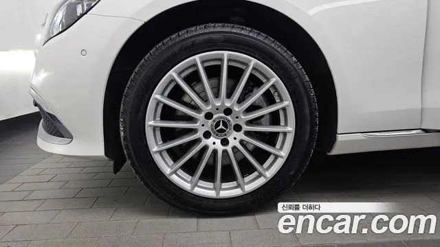 Mercedes-Benz E-Class — Фото автомобиля 5