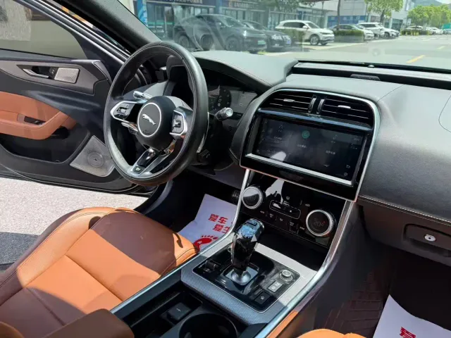 Jaguar XEL — Фото автомобиля 11