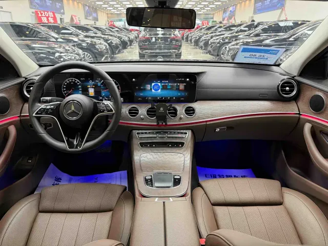Mercedes-Benz E-Class — Фото автомобиля 12