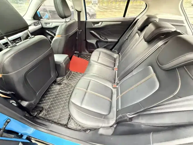 Ford Focus — Фото автомобиля 12