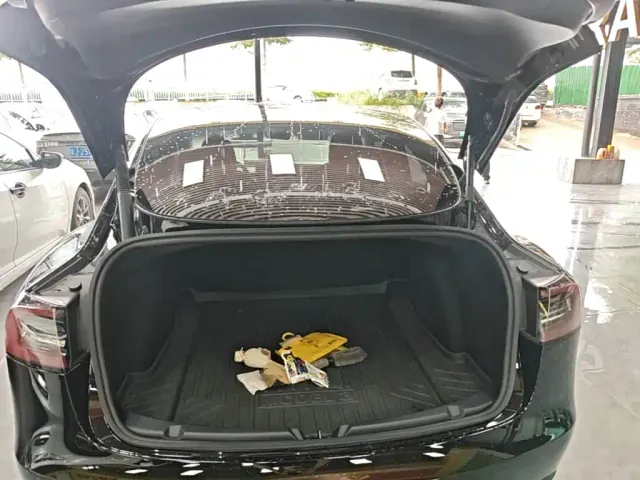 Tesla Model 3 — Фото автомобиля 18