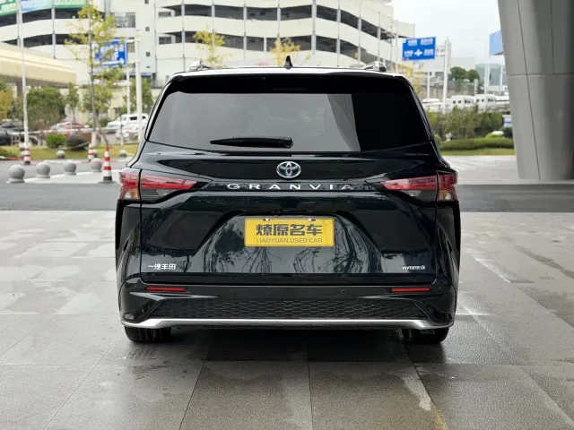 Toyota Granvia — Фото автомобиля 6