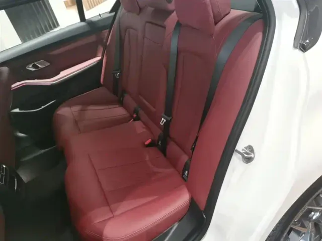 BMW 3 Series — Фото автомобиля 16