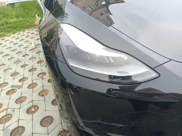 Tesla Model Y — Фото автомобиля 24