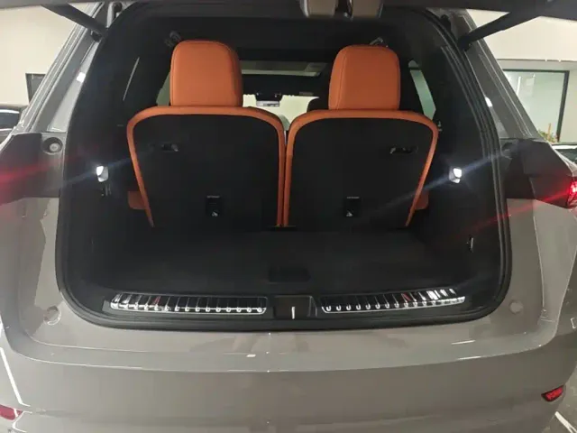 Li Auto L9 — Фото автомобиля 18
