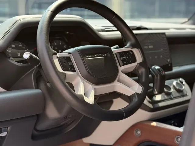 Land Rover Defender — Фото автомобиля 6