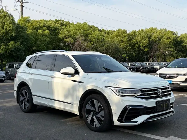 Volkswagen Tiguan L — Фото автомобиля 3