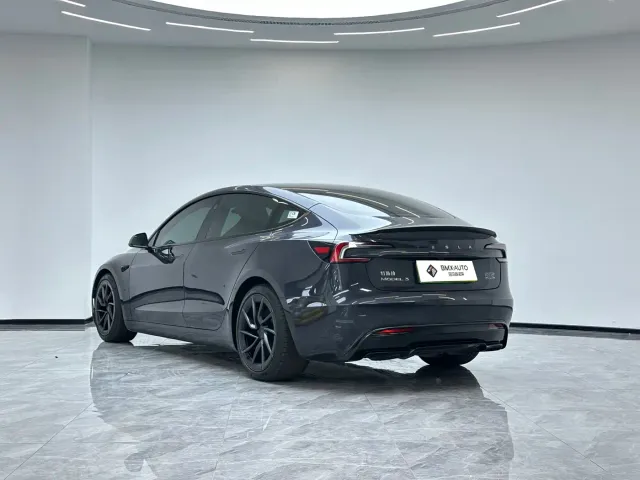 Tesla Model 3 — Фото автомобиля 6