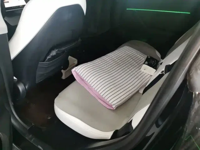 Tesla Model Y — Фото автомобиля 12