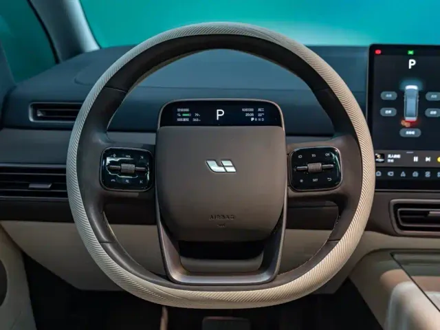 Li Auto MEGA — Фото автомобиля 13