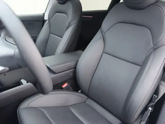 Tesla Model Y 2025 Long Range All-Wheel Drive — Фото автомобиля 7