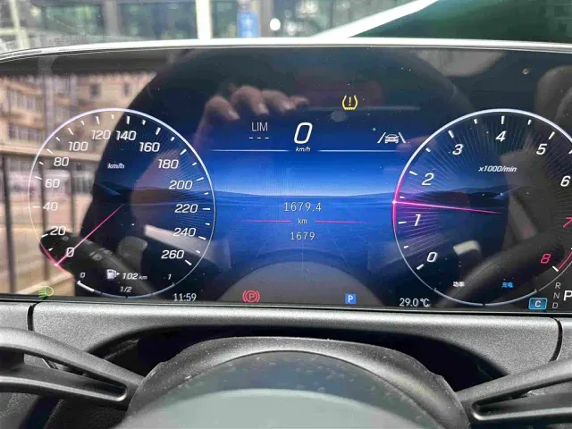 Mercedes-Benz E-Class — Фото автомобиля 7