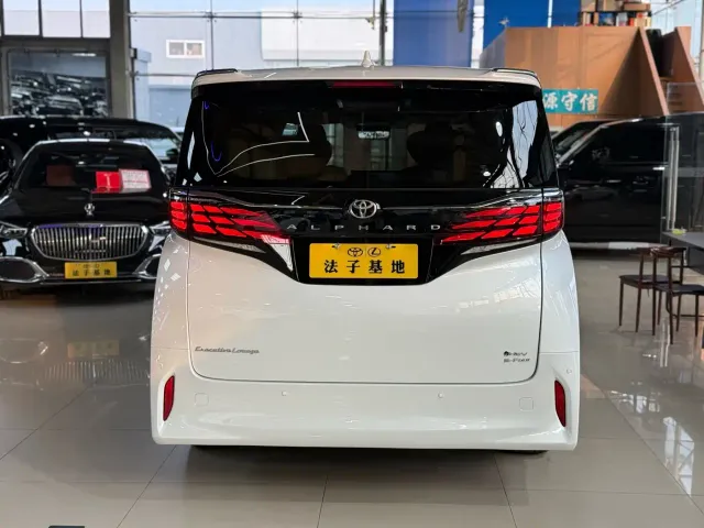 Toyota Alphard — Фото автомобиля 23