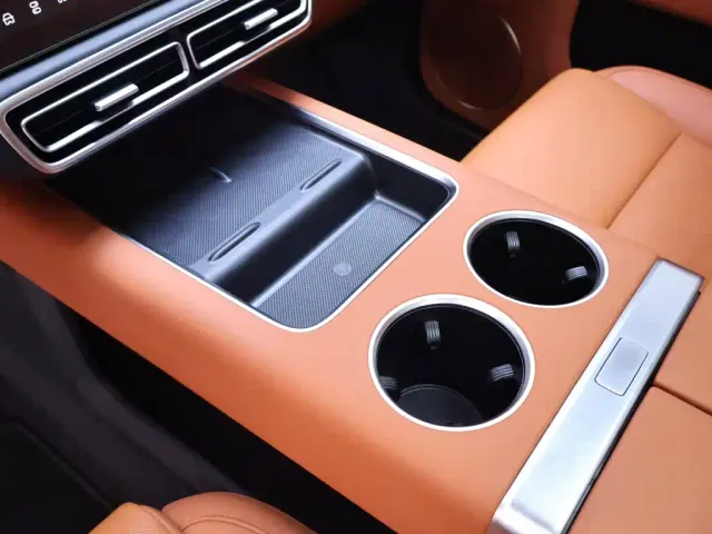 Li Auto L9 — Фото автомобиля 12