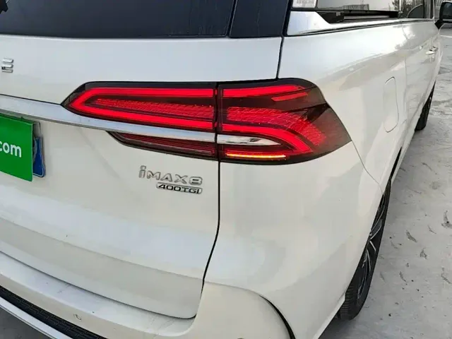 Roewe iMAX8 — Фото автомобиля 7