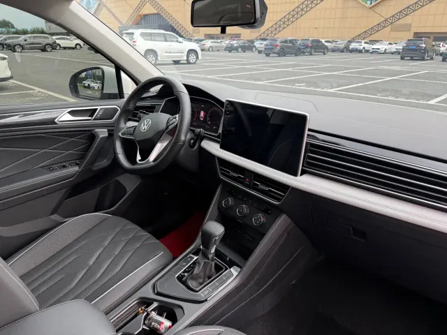 Volkswagen Tiguan L — Фото автомобиля 19
