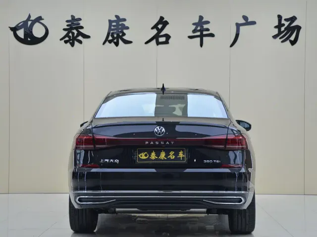 Volkswagen Passat — Фото автомобиля 3
