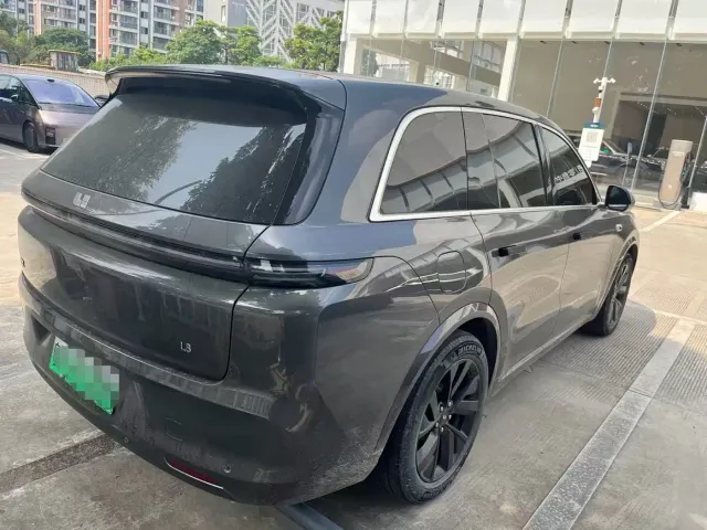 Li Auto L8 — Фото автомобиля 4
