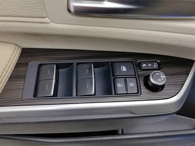 Toyota Sienna — Фото автомобиля 9