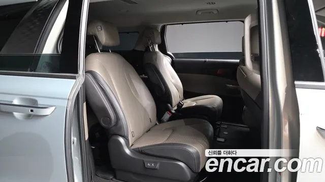 Kia Carnival Generation 4 — Фото автомобиля 17