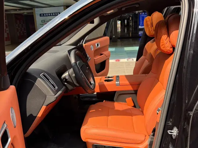 Li Auto L8 — Фото автомобиля 4