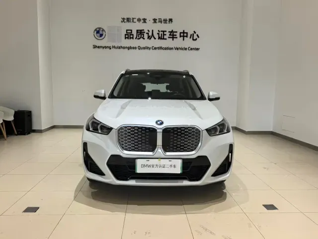 BMW iX1 — Фото автомобиля 2