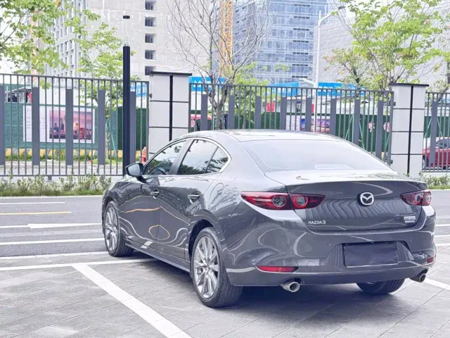 Mazda Axela — Фото автомобиля 21