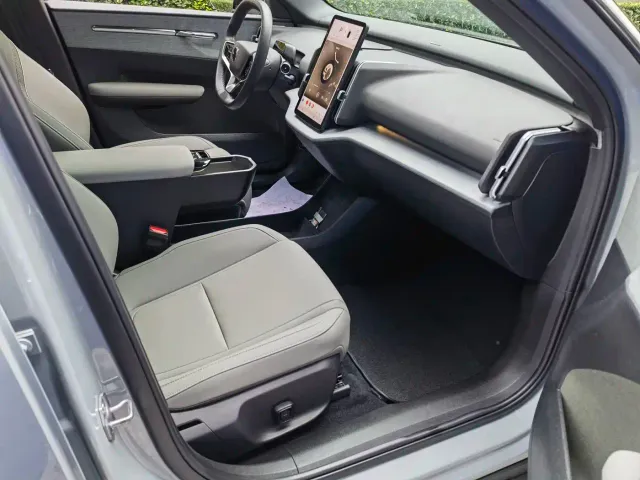 Volvo EX30 — Фото автомобиля 16