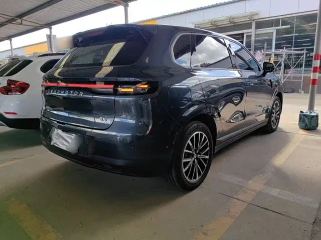 Leapmotor B10 — Фото автомобиля 6