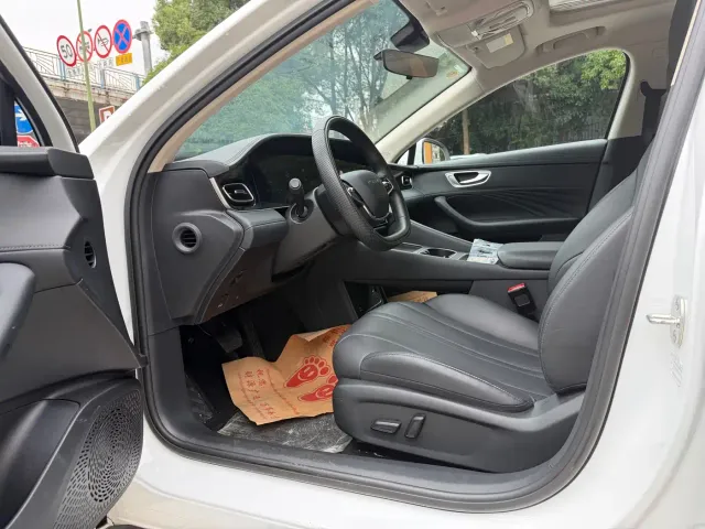 Roewe D7 — Фото автомобиля 6