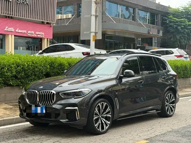 Фотография автомобиля — BMW X5