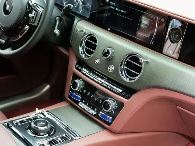 Rolls-Royce Ghost — Фото автомобиля 22