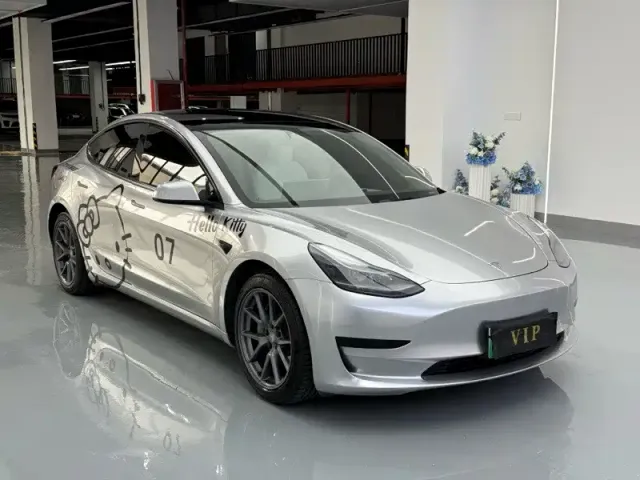 Tesla Model 3 — Фото автомобиля 3