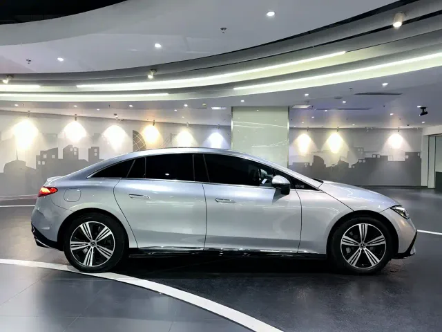 Mercedes-Benz EQE — Фото автомобиля 4