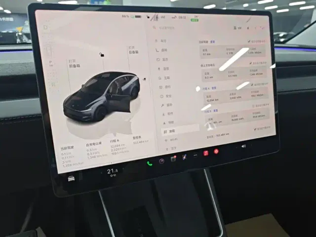Tesla Model Y — Фото автомобиля 12