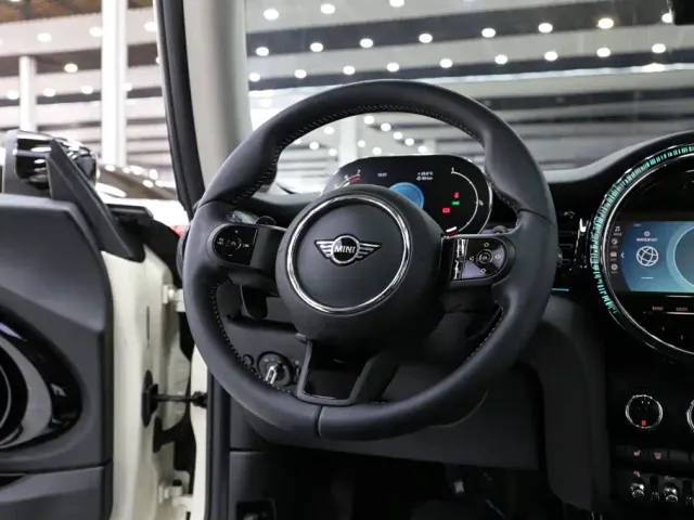 MINI Hatch — Фото автомобиля 11