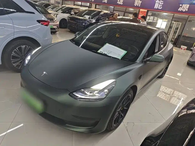 Фотография автомобиля — Tesla Model 3