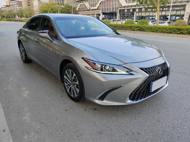 Lexus ES — Фото автомобиля 3