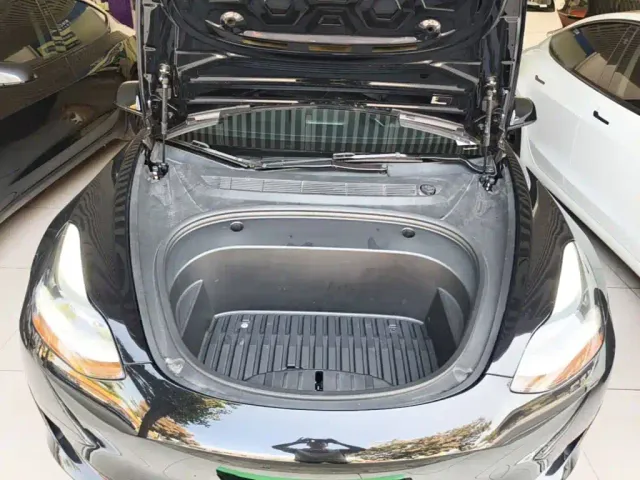 Tesla Model 3 — Фото автомобиля 19