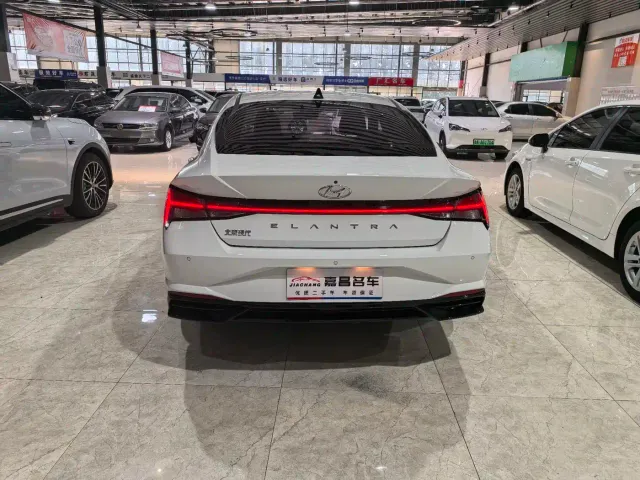 Hyundai Elantra — Фото автомобиля 18