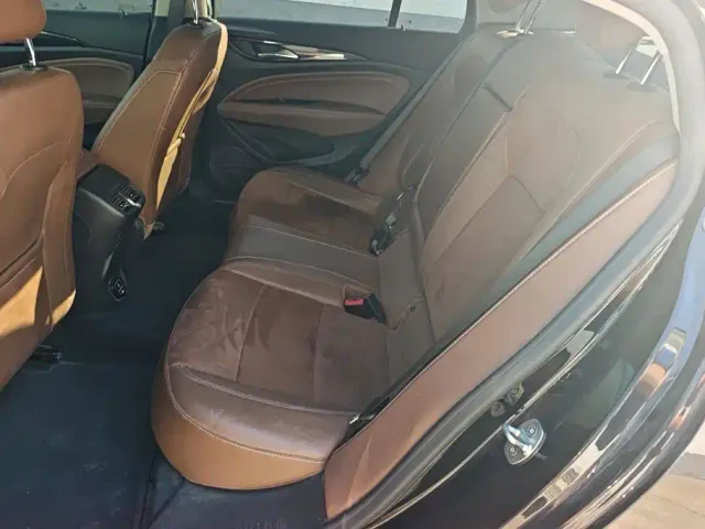Buick Regal — Фото автомобиля 11