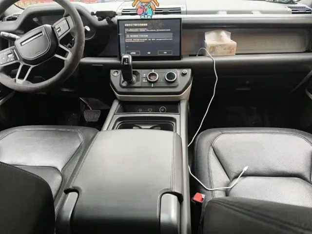 Land Rover Defender — Фото автомобиля 12