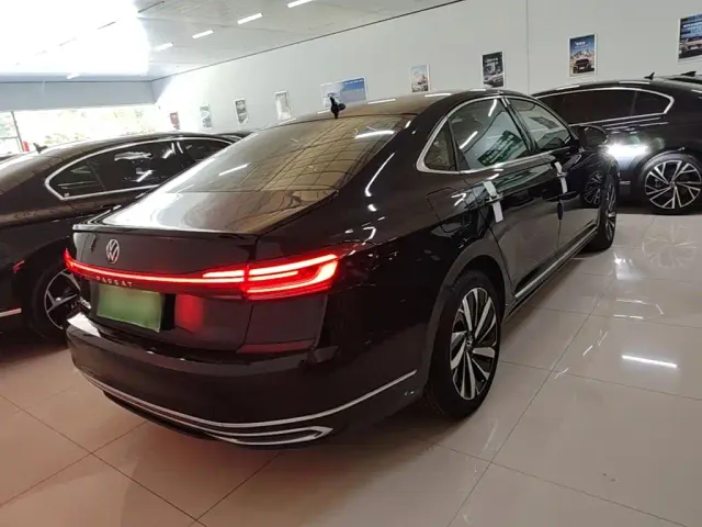 Volkswagen Passat — Фото автомобиля 6