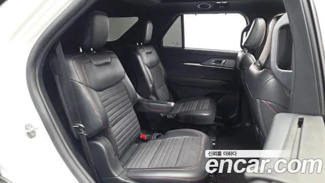 Ford Explorer — Фото автомобиля 12