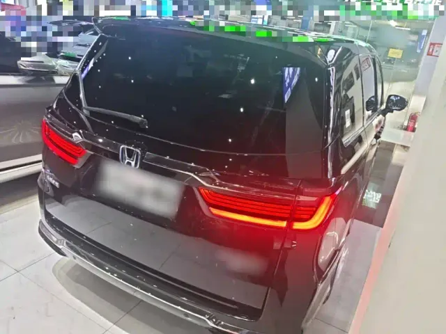 Honda Elysion — Фото автомобиля 6