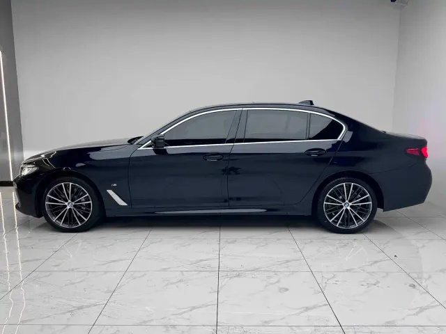 BMW 5 Series — Фото автомобиля 16