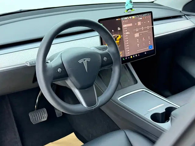 Tesla Model Y — Фото автомобиля 4