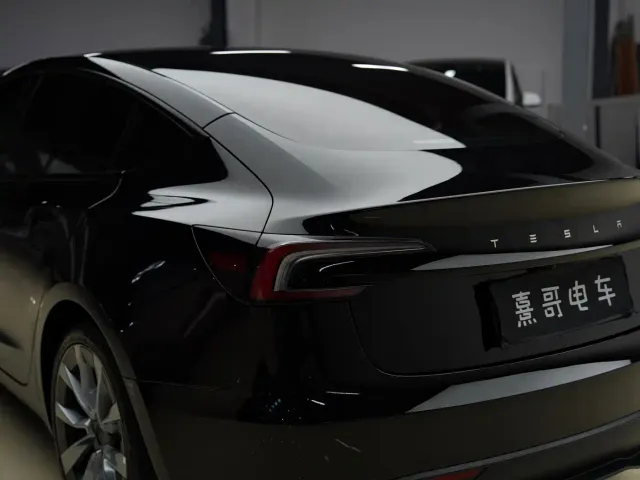 Tesla Model 3 — Фото автомобиля 11
