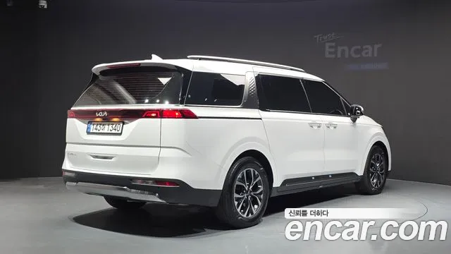 Kia Carnival Generation 4 — Фото автомобиля 2