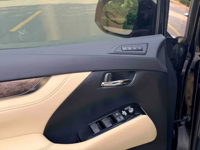 Toyota Alphard — Фото автомобиля 5